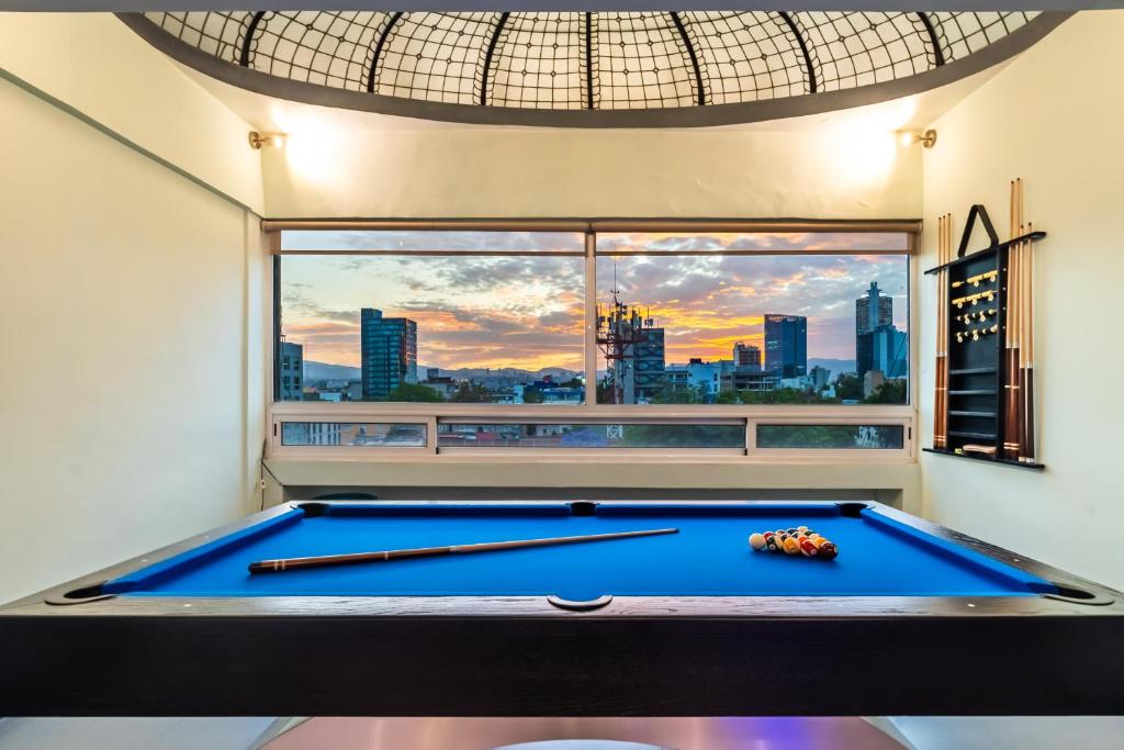 View of I Hollowed Out a Giant Redwood into a Luxury Off-Grid Penthouse-Insane ...