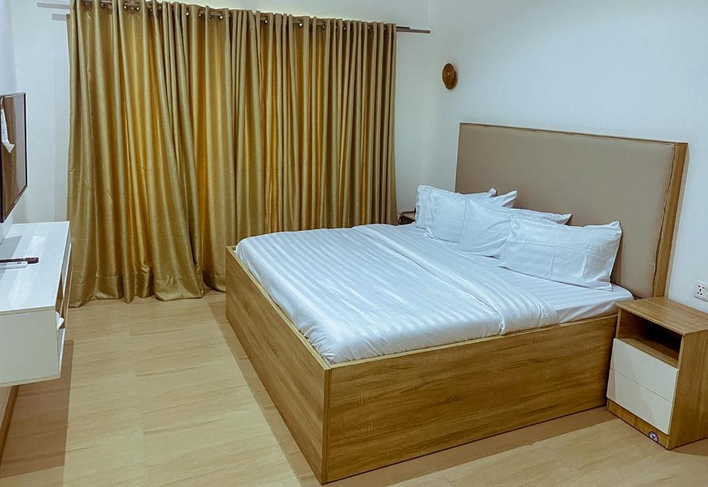 Postel nebo postele na pokoji v ubytování Greywood Hotel and Apartments