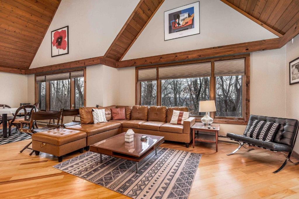 a living room with a couch and a table at 4 Bdrm Dog-Friendly Territory Getaway in Galena