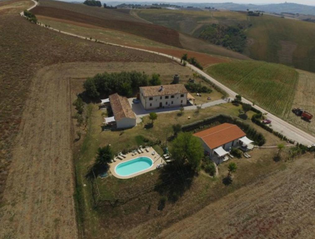 an aerial view of a house with a swimming pool at Rustico del Bozzo in Castelleone di Suasa