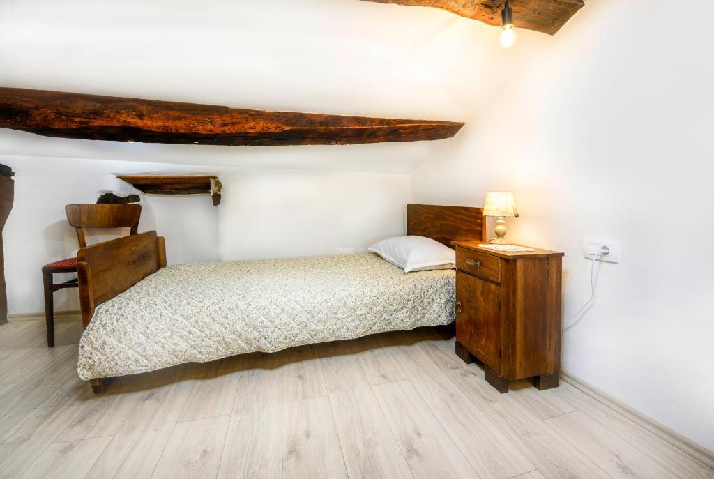 Łóżko lub łóżka w pokoju w obiekcie Apartman studio Baladur