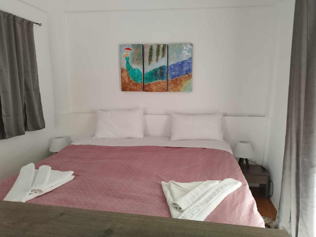 Säng eller sängar i ett rum på PETMEZA TOP BY DIMITROPOULOS