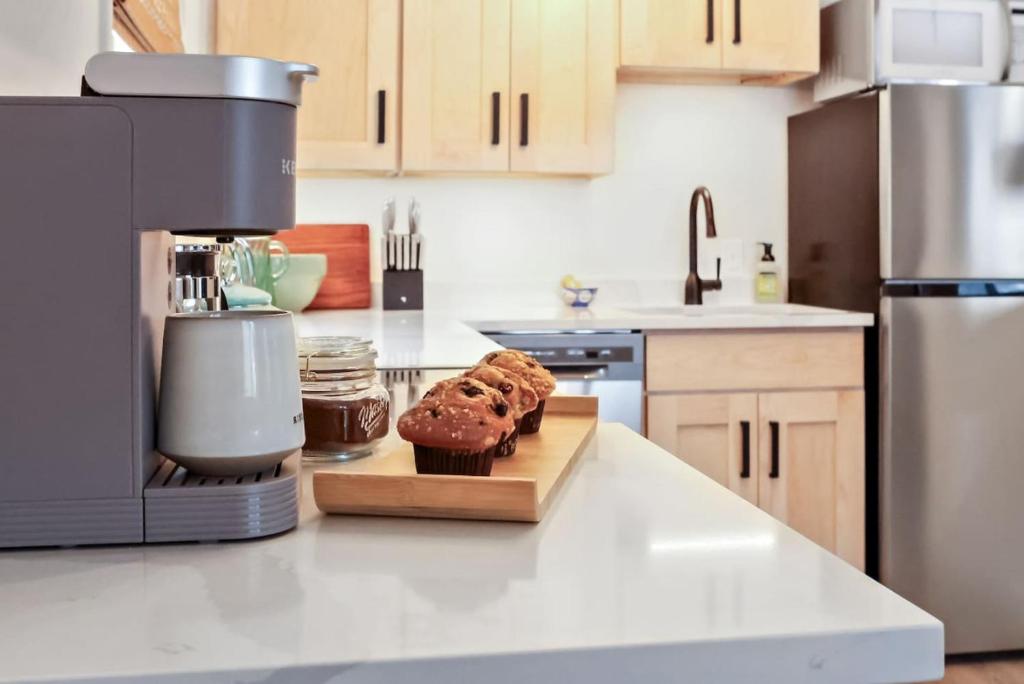 Η κουζίνα ή μικρή κουζίνα στο Boho Southwest Modern Unit 3 with Butte Mtn Views