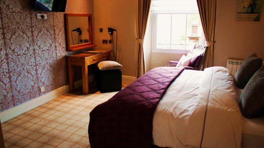 Postel nebo postele na pokoji v ubytování Bowness Bay Suites