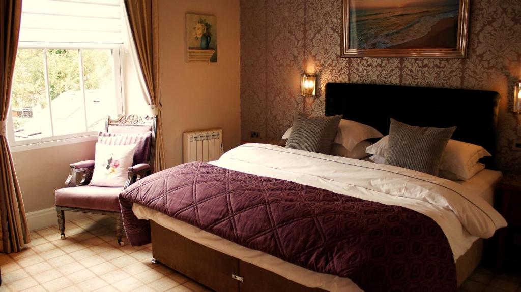 Postel nebo postele na pokoji v ubytování Bowness Bay Suites