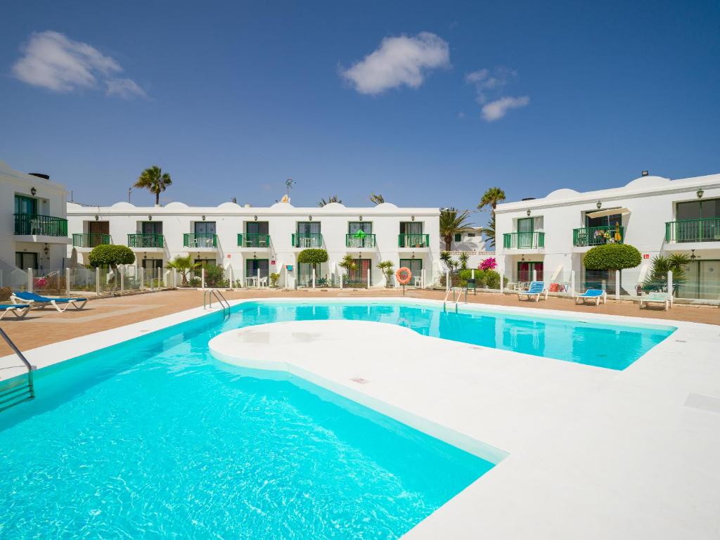 Bazén v ubytování Ocean Pool View & WiFi by iRent Fuerteventura nebo v jeho okolí