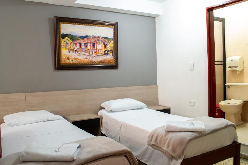 Postel nebo postele na pokoji v ubytování Hotel Caldas Plaza