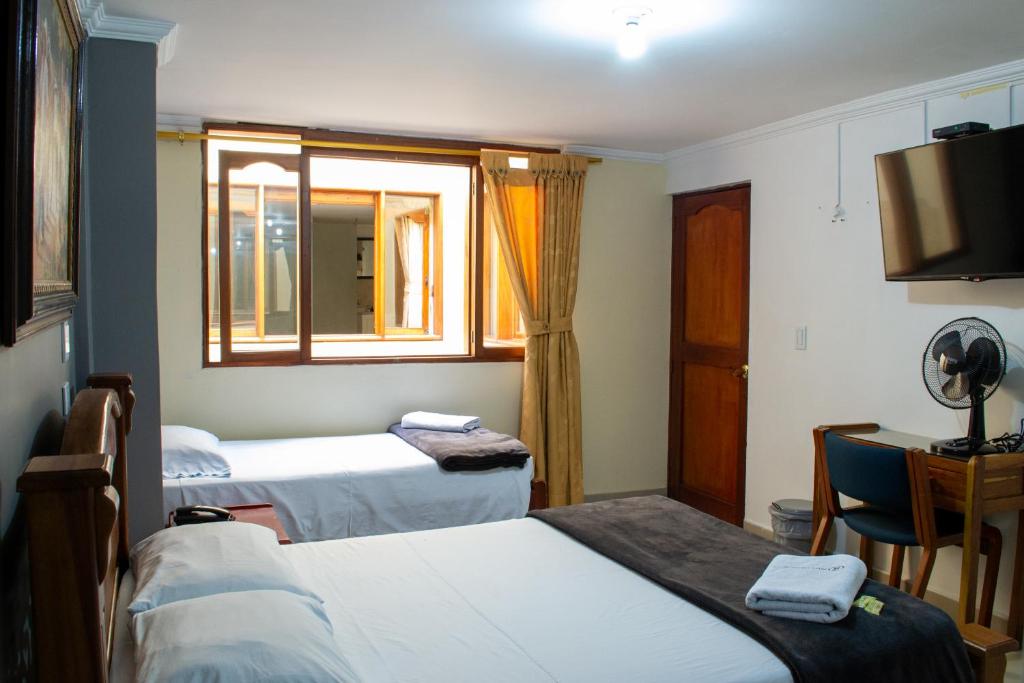 Postel nebo postele na pokoji v ubytování Hotel Caldas Plaza