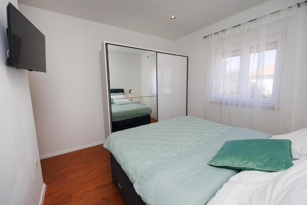 Łóżko lub łóżka w pokoju w obiekcie Apartment Nikoleto