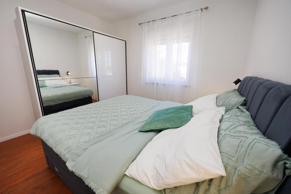 Łóżko lub łóżka w pokoju w obiekcie Apartment Nikoleto