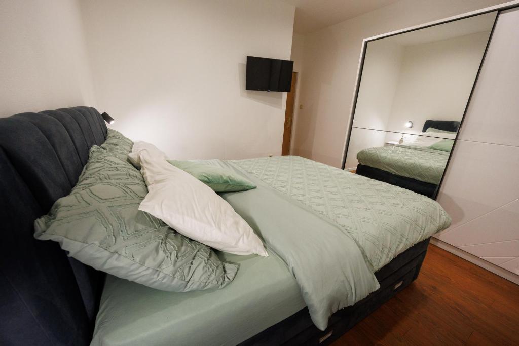 Łóżko lub łóżka w pokoju w obiekcie Apartment Nikoleto