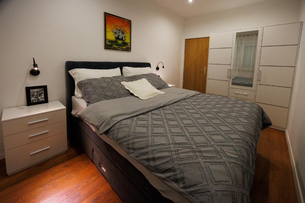 Łóżko lub łóżka w pokoju w obiekcie Apartment Nikoleto