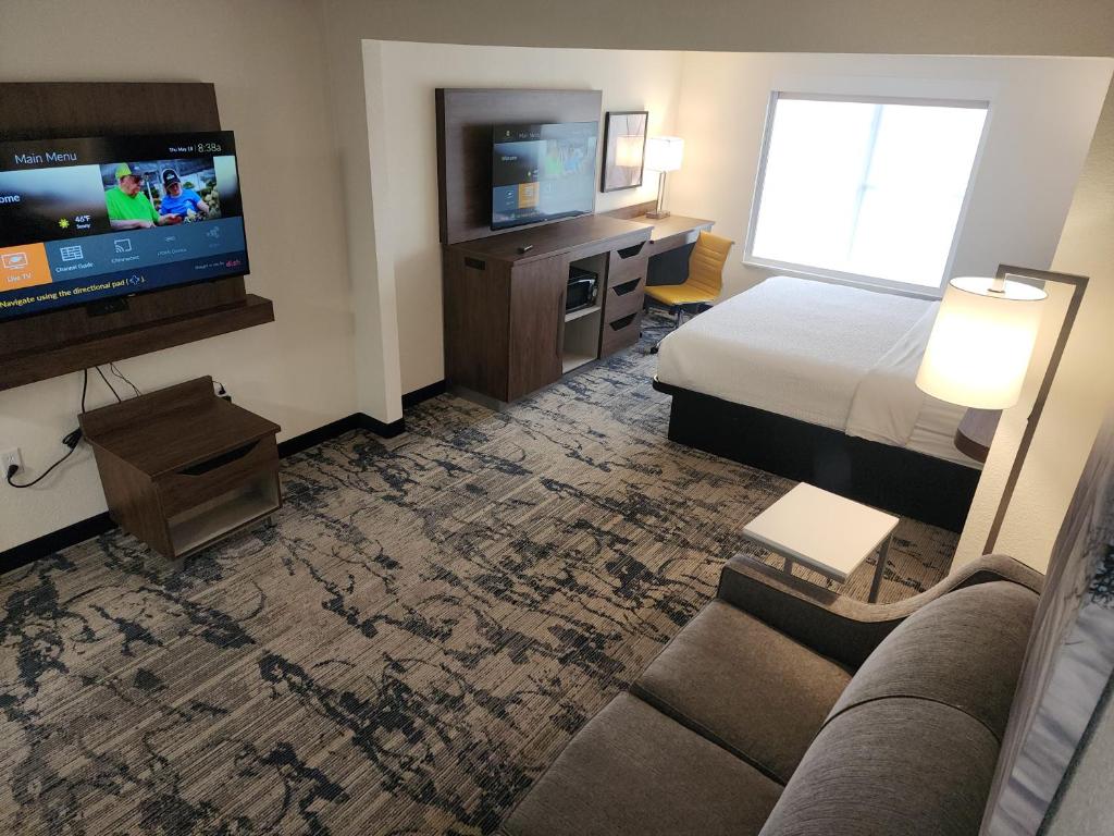 La Quinta by Wyndham Milwaukee SW New Berlin photo