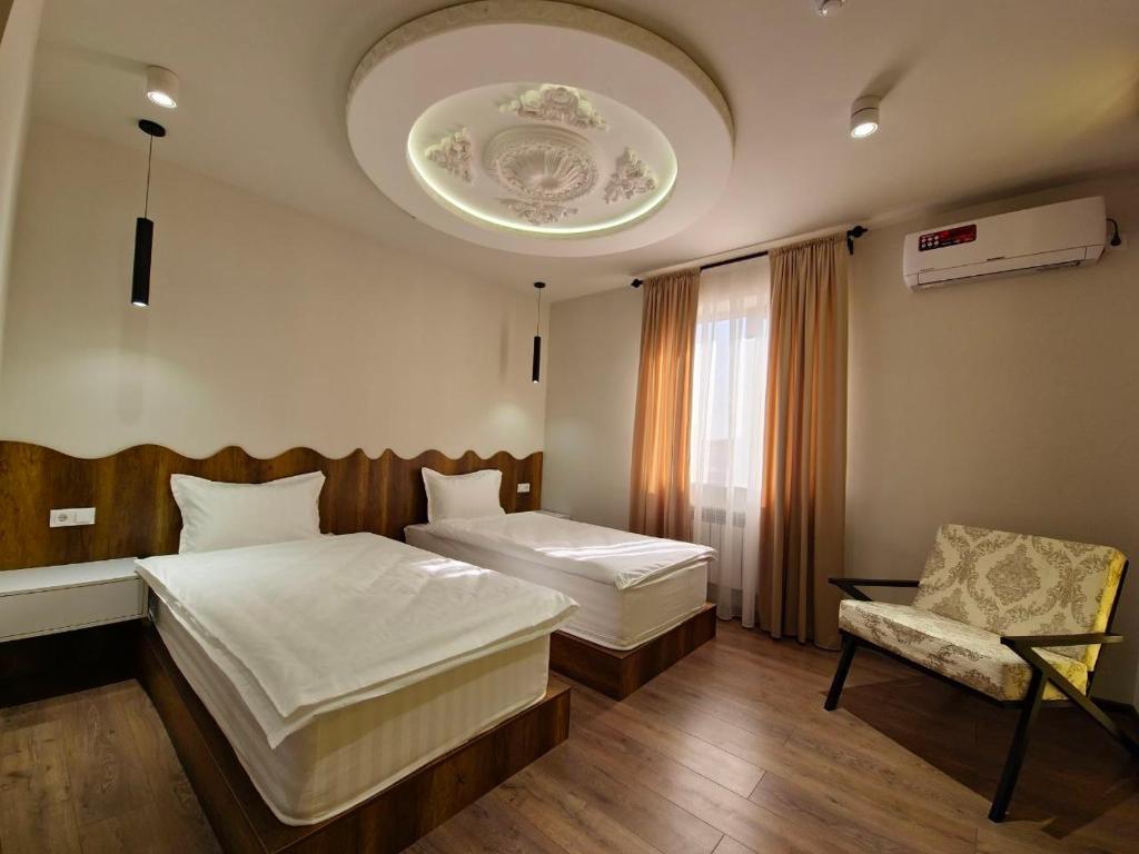 Postelja oz. postelje v sobi nastanitve Khans Palace Hotel