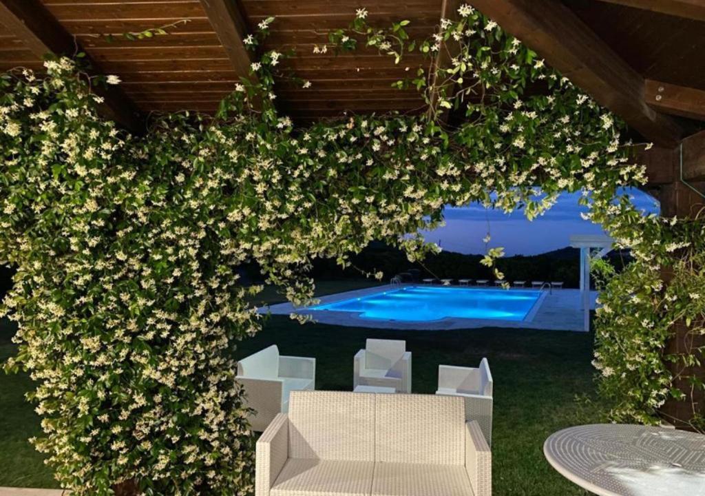 Bazén v ubytování Agriturismo Trappeto Vecchio nebo v jeho okolí