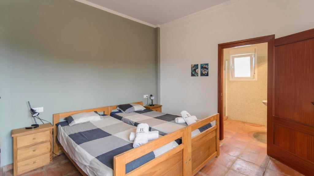Postel nebo postele na pokoji v ubytování Villa Bandoleros Arenas by Ruralidays