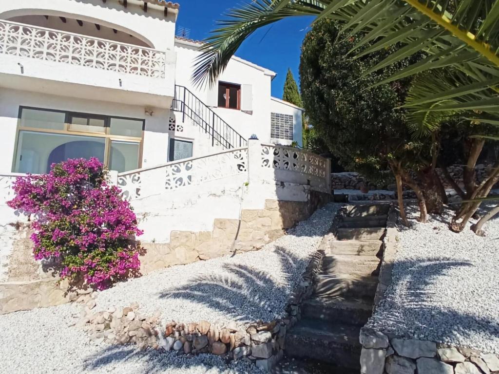 План на етажите на Spacious detached villa on the Costa Blanca with heated pool and beautiful view