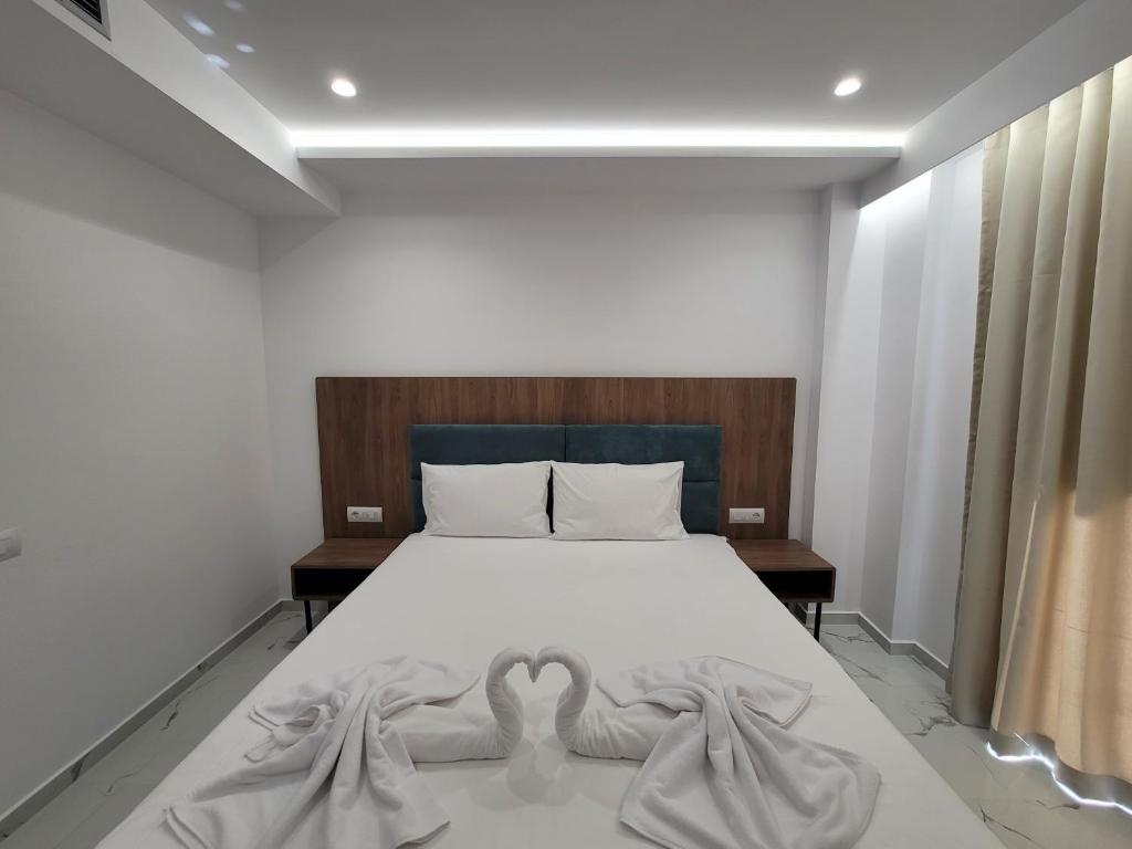 Postel nebo postele na pokoji v ubytování Prestige Hotel