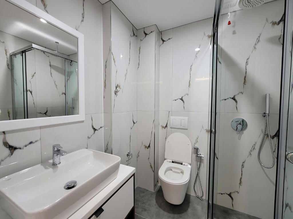 Koupelna v ubytování Prestige Hotel