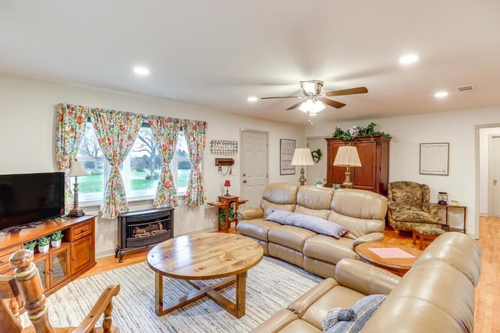 Historic Greers Ferry Home Less Than 2 Mi to Shiloh Marina, Fairfield