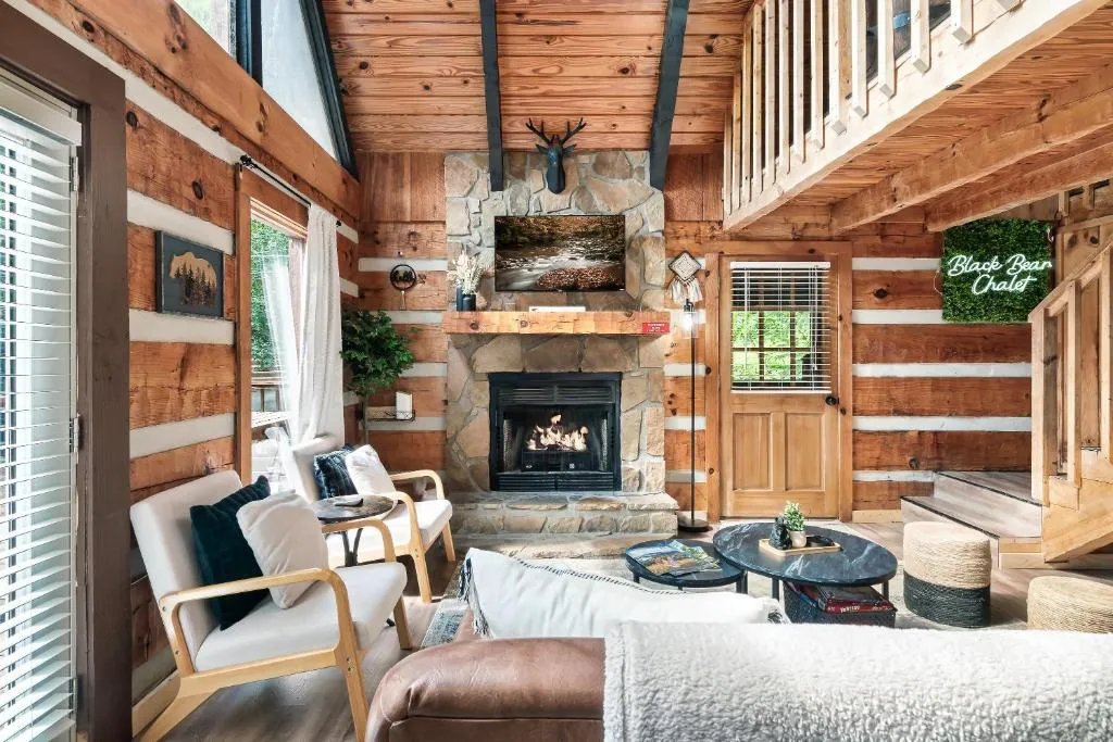 Family Fun Cabin on Bluff Mountain-Hot Tub & Game Room