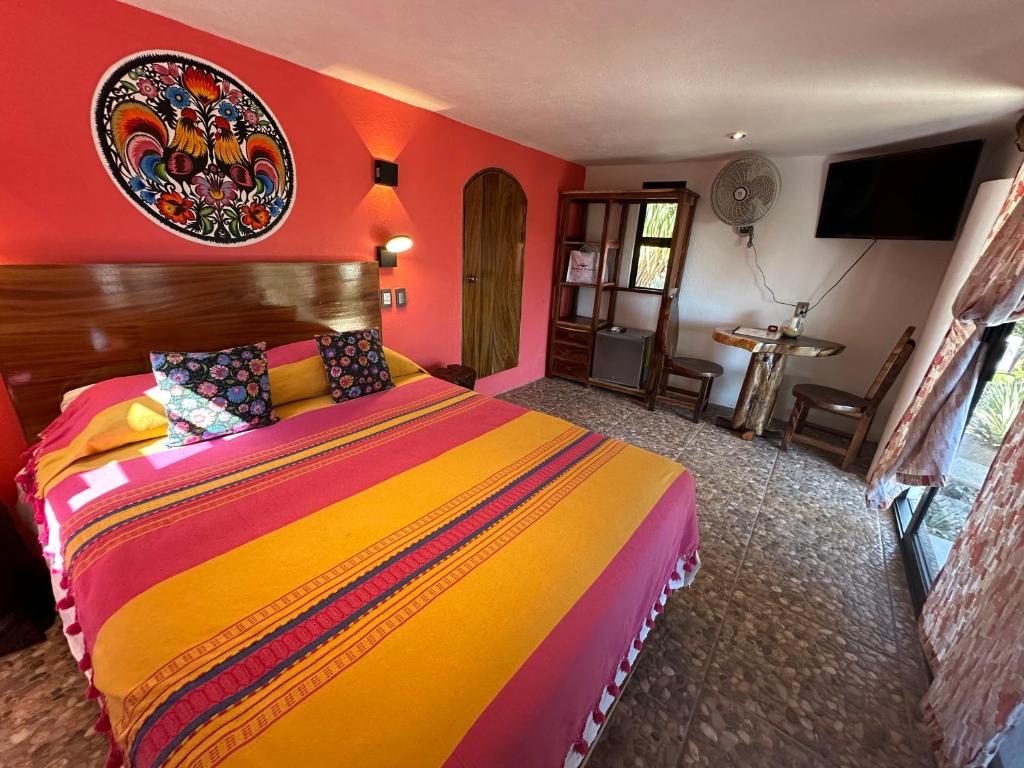 Postel nebo postele na pokoji v ubytování Beachfront Paradise Boutique Hotel