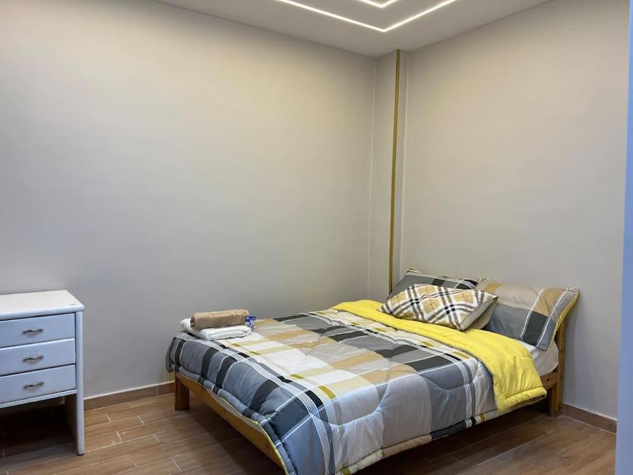 Postel nebo postele na pokoji v ubytování Urban Elegance @ Maadino6