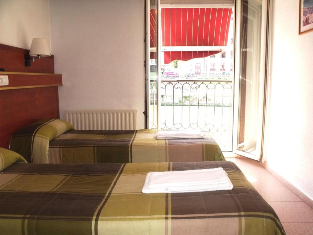 Postel nebo postele na pokoji v ubytování Hotel Ria de Bilbao