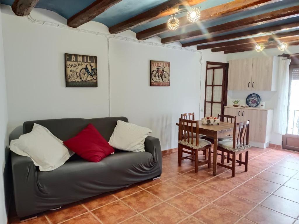a living room with a couch and a table at Ca l'Èndula II in Lucena del Cid