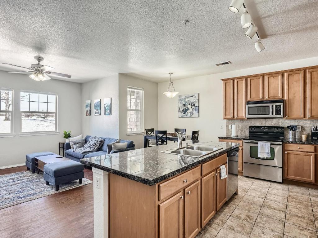 1BR Condo near Dove Valley - Housity