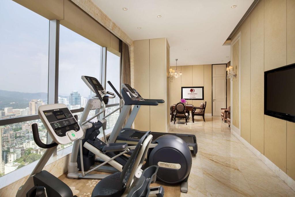 Fitness centrum a/nebo fitness zařízení v ubytování DoubleTree by Hilton Guangzhou - Near Beijing Road Pedestrian Street