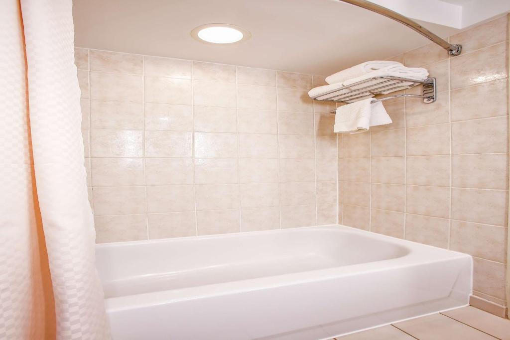 DoubleTree by Hilton Chicago/Alsip - Double Room With Two Double Beds - Non-Smoking