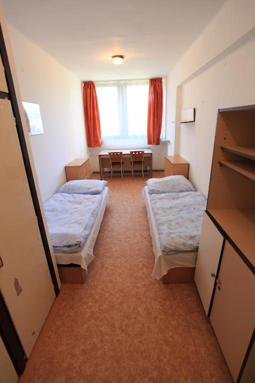 Voodi või voodid majutusasutuse Hostel Strahov toas
