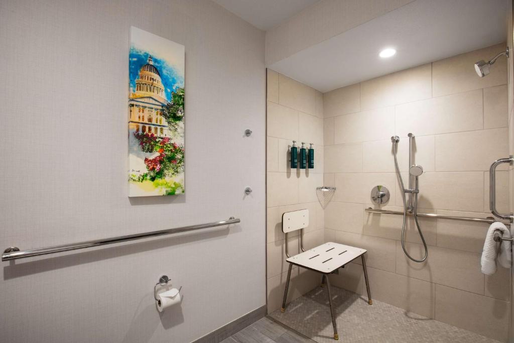 DoubleTree By Hilton Sacramento - Chambre Queen Avec Deux Lits Queen Avec Douche Roll-In - Accès Handicap/Non-Fumeur