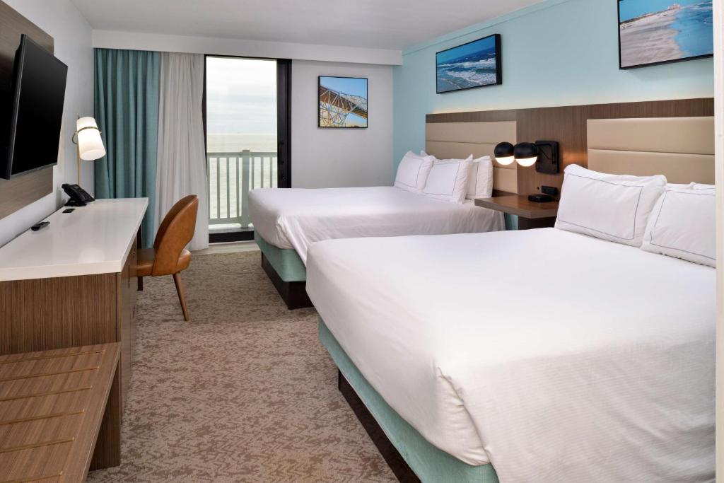DoubleTree by Hilton Corpus Christi Beachfront - 高级皇后室，有两张大号床和海湾景观 - 高层