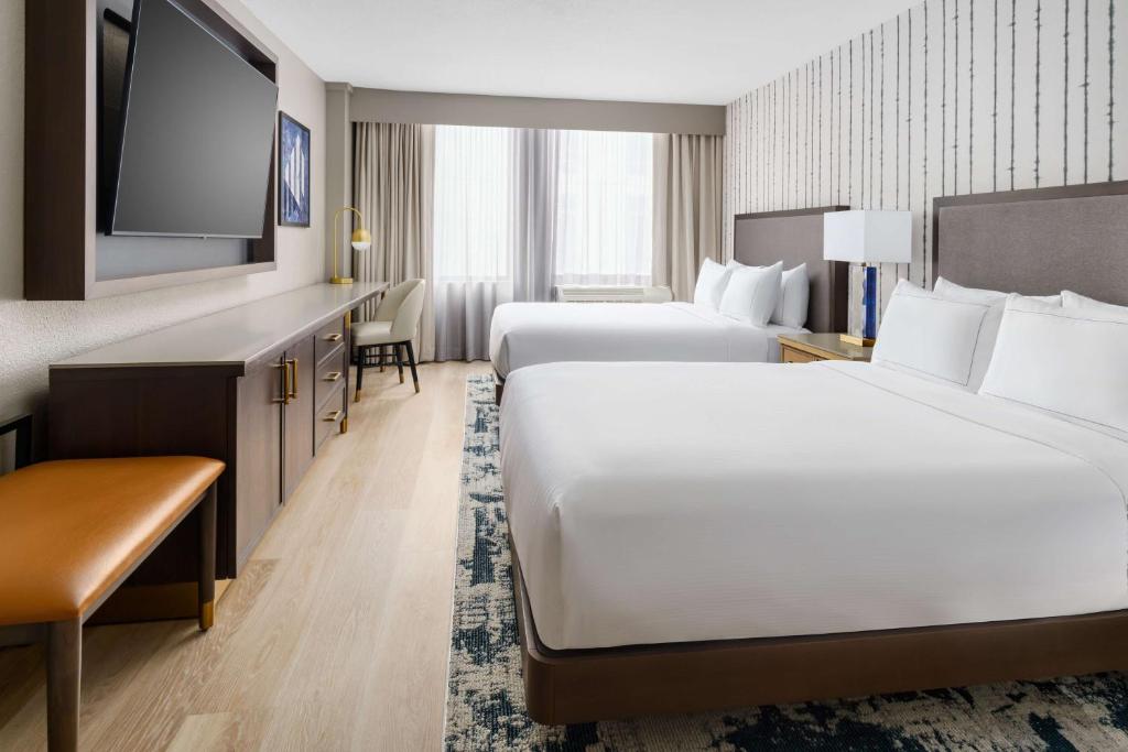 DoubleTree by Hilton Charlotte City Center - Deluxe Queen Room Con Dos Camas Queen