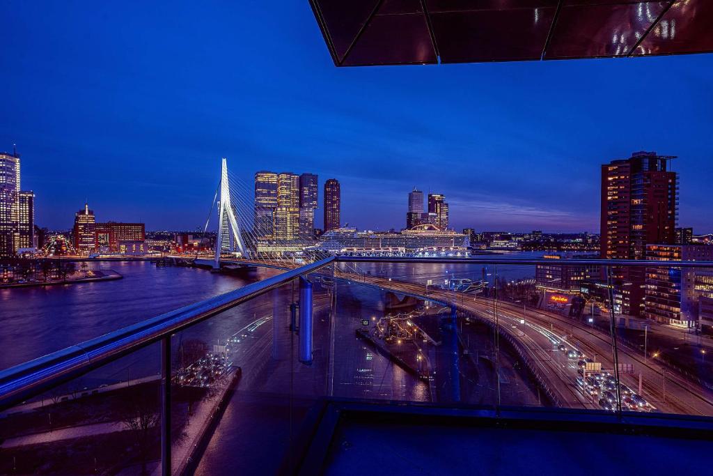 DoubleTree by Hilton Rotterdam Centre - Resim 3