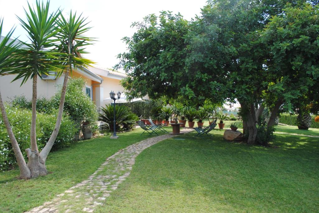 A garden outside Le Case di Giulia