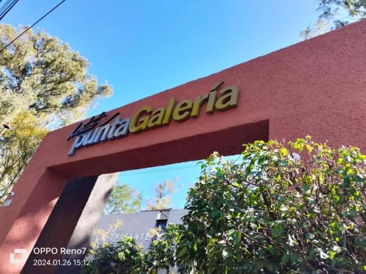 una señal para una tienda de celulares zilla clara en HOTEL PUNTA GALERIA en Morelia