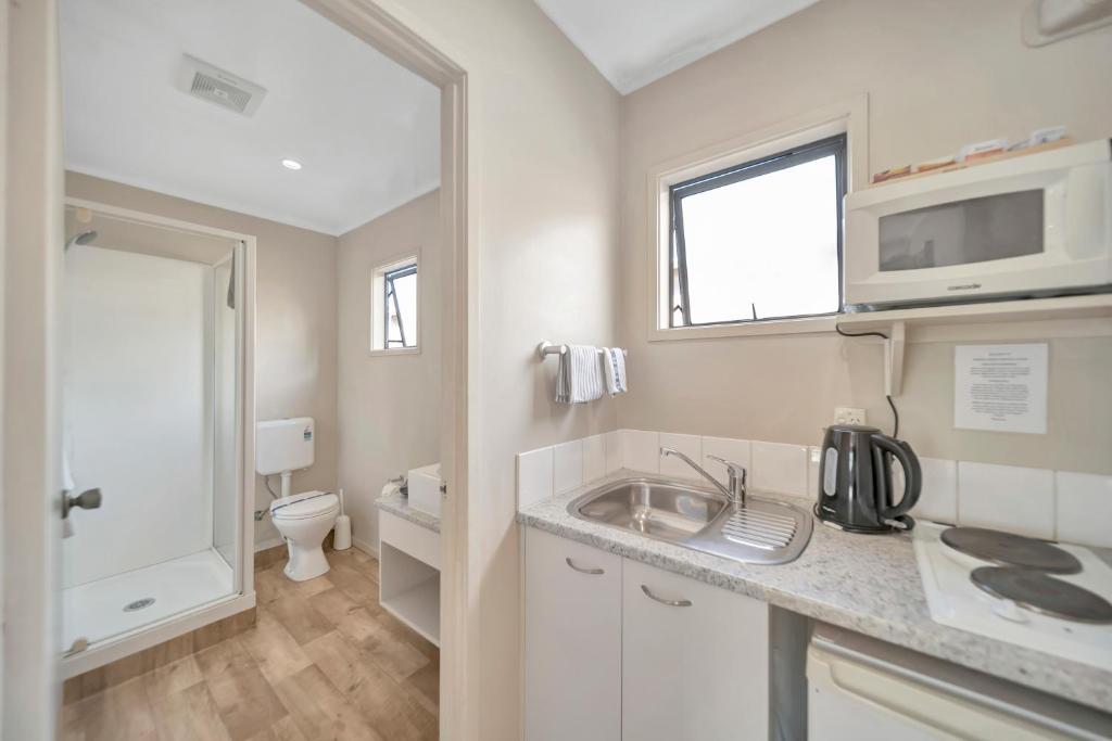 Tudor Court Motor Lodge - Resim 18