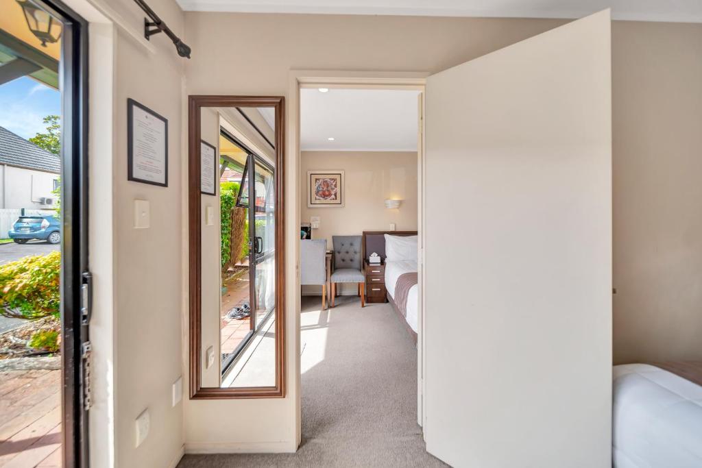 Tudor Court Motor Lodge - Resim 12