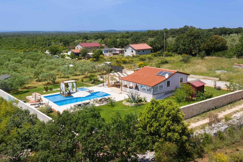 an aerial view of a house with a swimming pool at Holiday home in Gajana - Istrien 50093 in Gajana