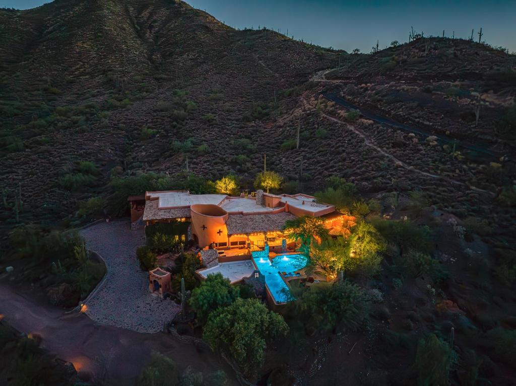 Letecký snímek ubytování Cave Creek Casa de las Cruces- Mountainside w Views and Pool, Hot Tub and More!