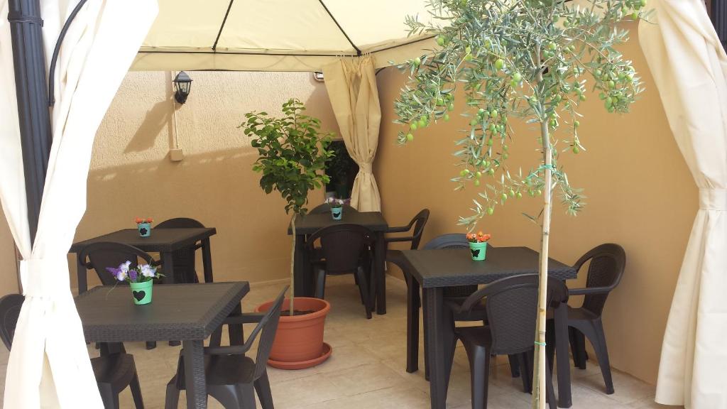 Restaurace v ubytování Affittacamere Il Terrazzo Di Archimede