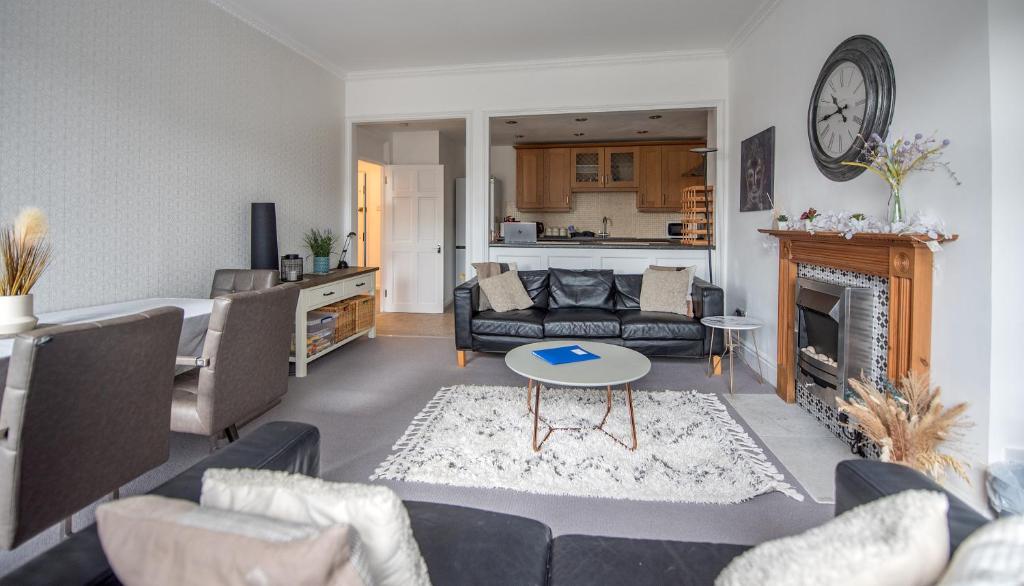 a living room with a couch and a fireplace at Grosvenor Pad - Lovely 2-bed Flat - FREE ON STREET PARKING in Bath