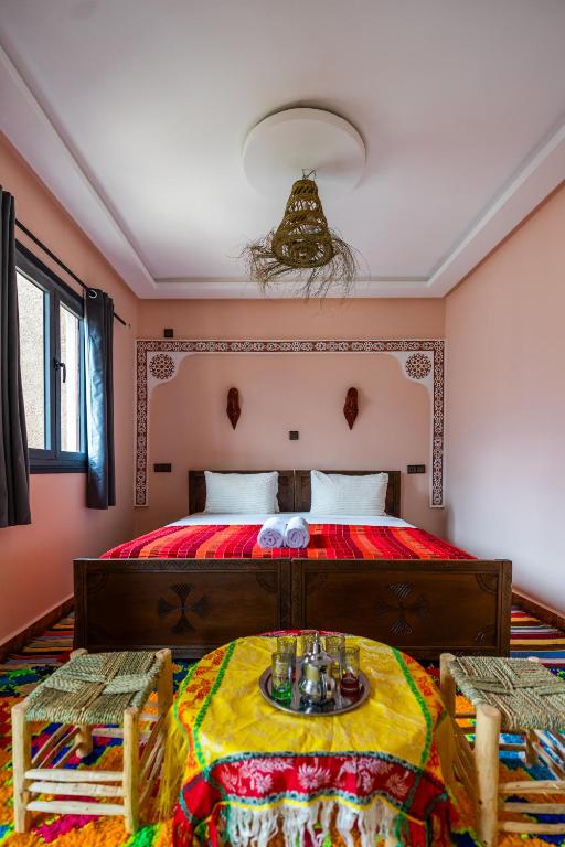 Uma cama ou camas num quarto em Le Reflet D'Imlil