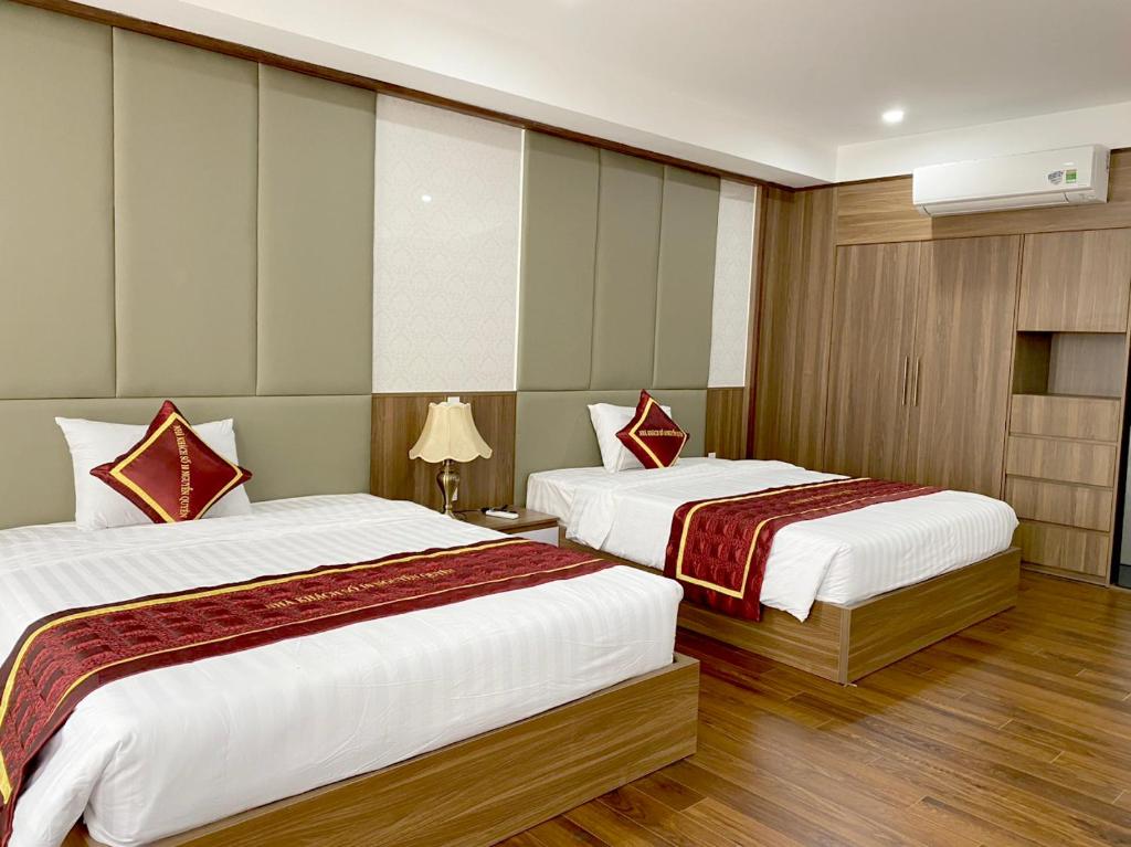 Postel nebo postele na pokoji v ubytování Nguyễn Quyền Hotel