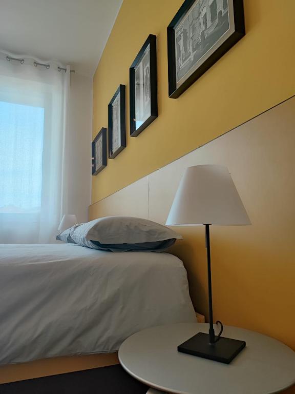 Postel nebo postele na pokoji v ubytování Foresteria Juvarra