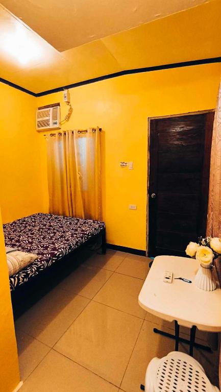 Postel nebo postele na pokoji v ubytování CheRi Backpackers Hostel