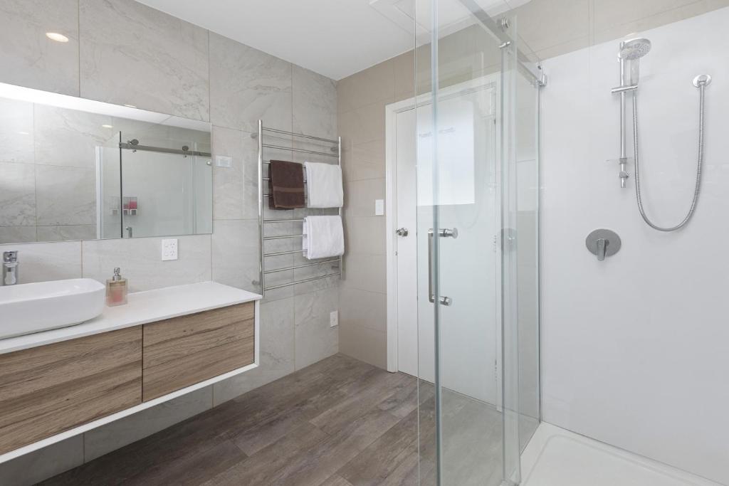 The Adelphi - Resim 16